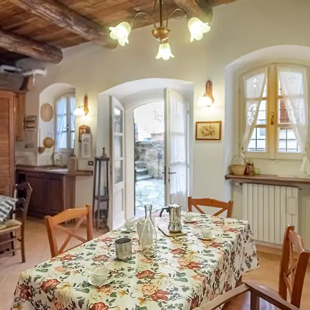 Prázdninový dům Sula' - In The Village With Lake View And Patio