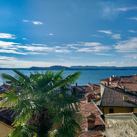 Prázdninový dům Sula' - In The Village With Lake View And Patio