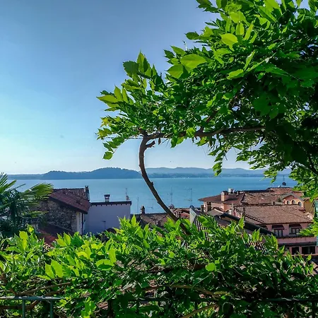Prázdninový dům Sula' - In The Village With Lake View And Patio